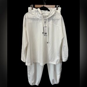 NWT Cable & Gauge white two piece leisure outfit. Sz medium